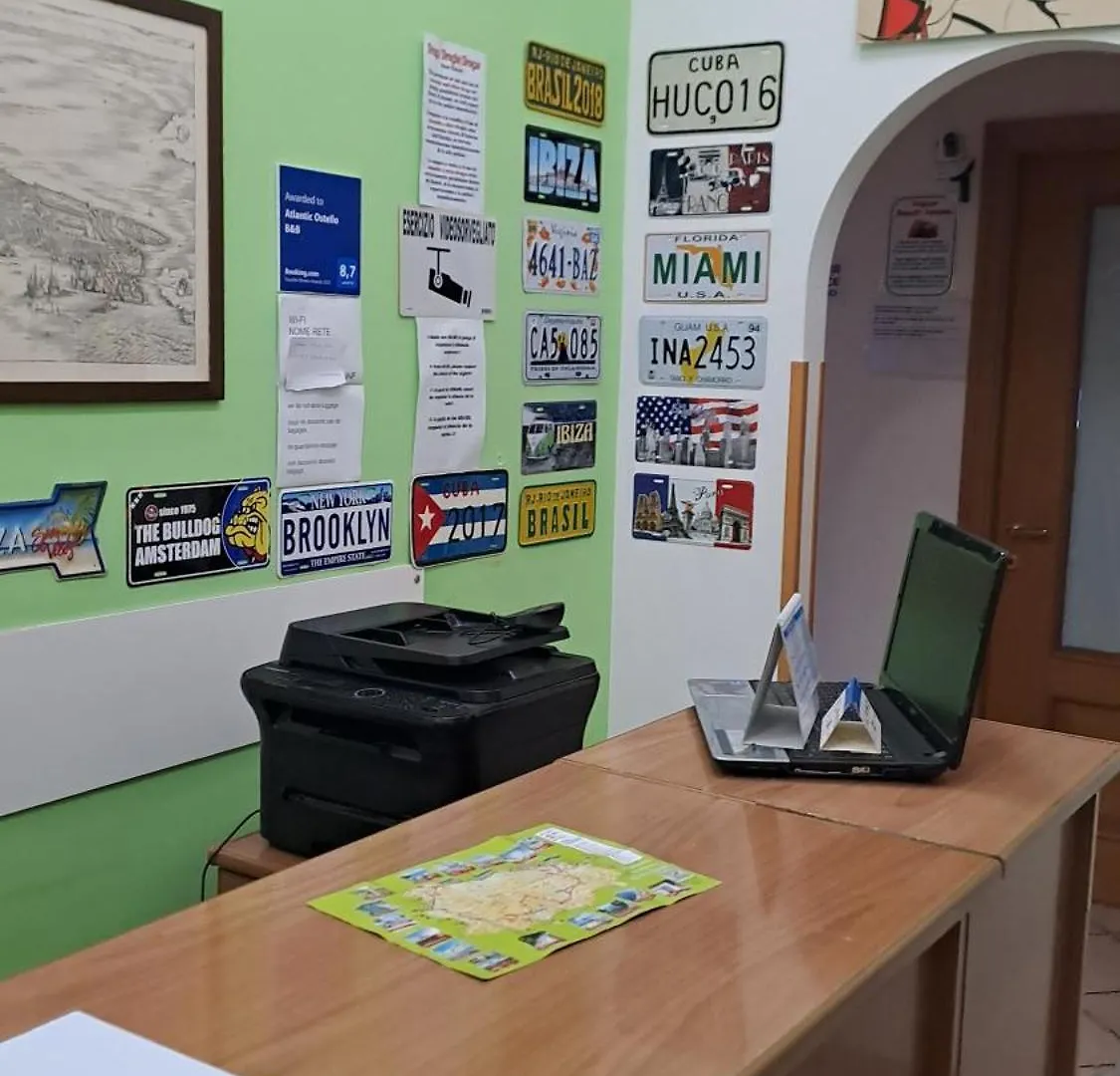 Atlantic Ostello B&B Неаполь